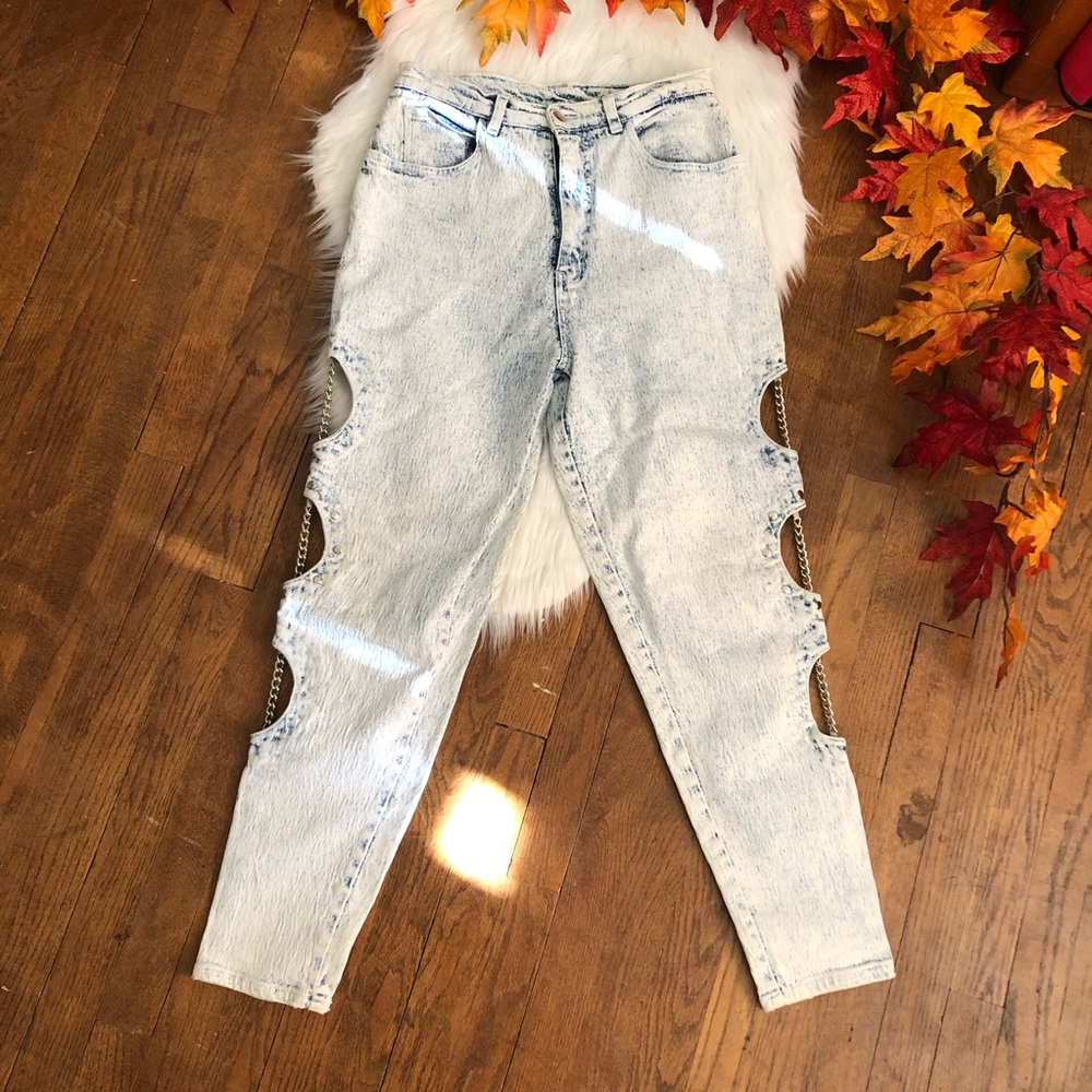 RARE VTG HIGH WAIST ACID WASH CHAIN CUTOUT JEANS